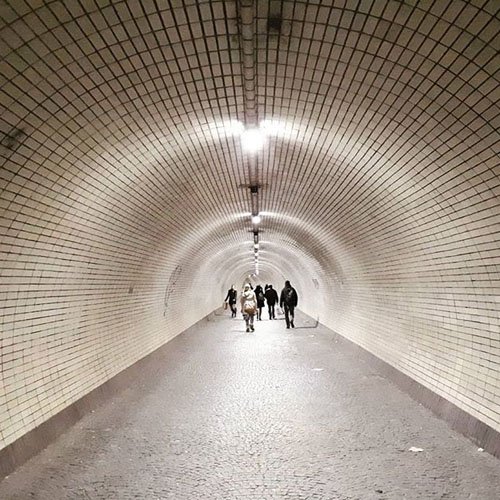Túnel peatonal de Žižkov bajo Vítkov